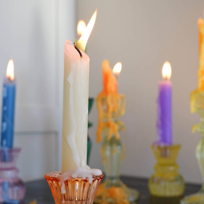 whit e drip candles for wine bottles
